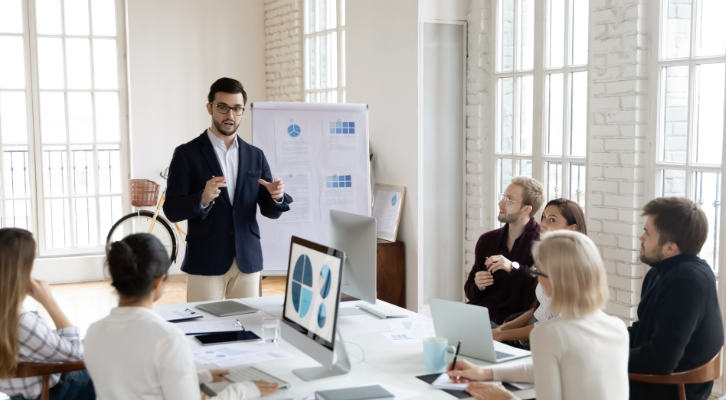 Сильные качества руководителя: как развивать лидерство и управлять эффективно